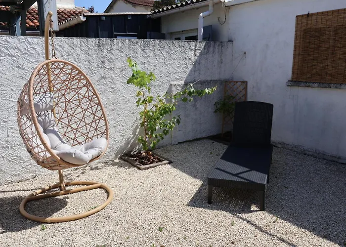 Avec Jardin Prive アパート